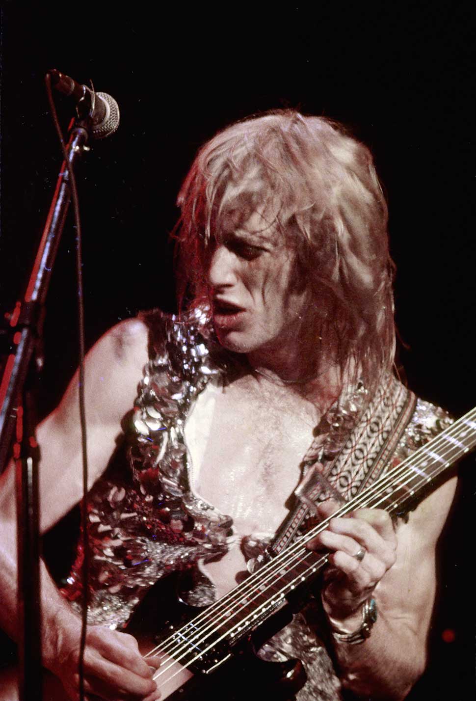 Bowie's secret weapon, Mick Ronson live in 1973