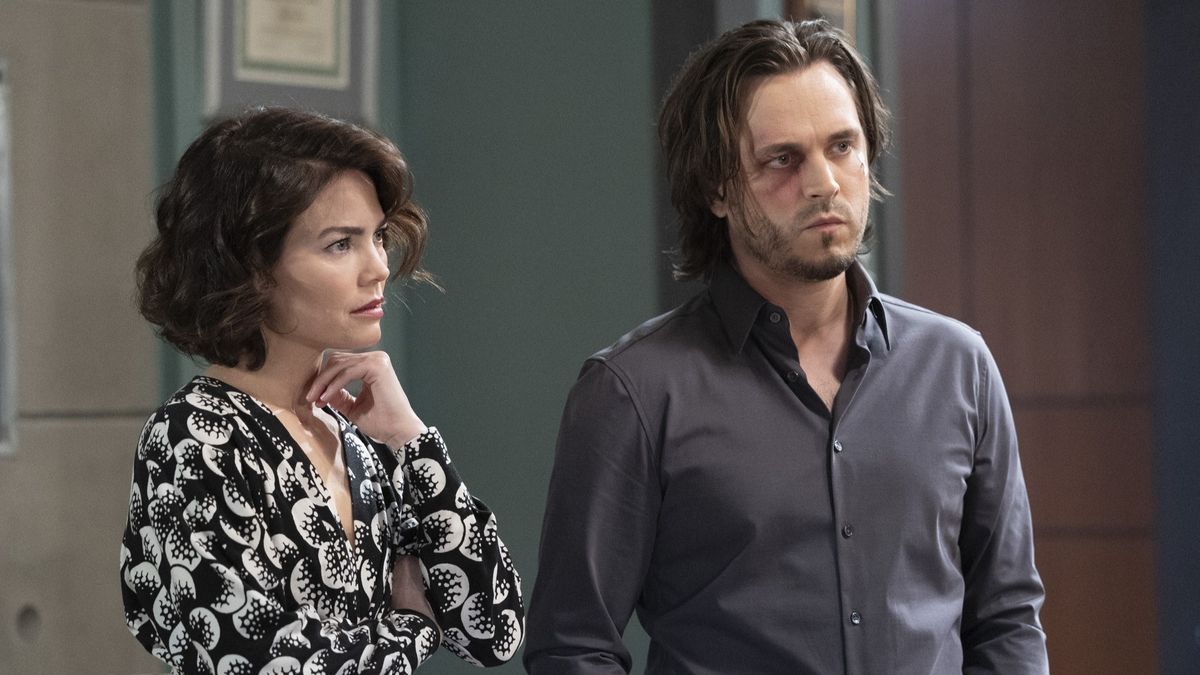 Rebecca Herbst and Jonathan Jackson as Elizabeth and Lucky concerned in General Hospital