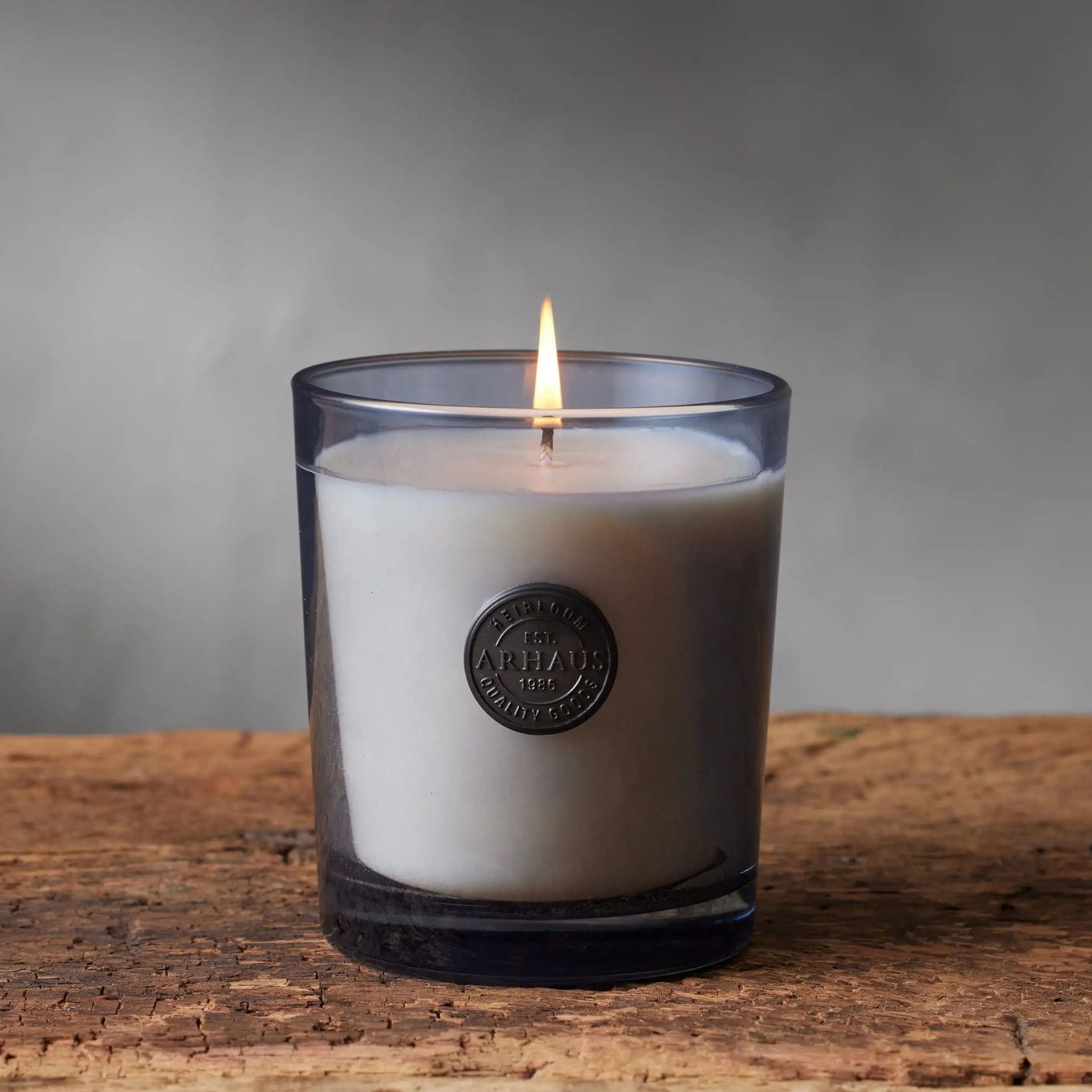 Signature Candle in Suede Wood and Vetiver
