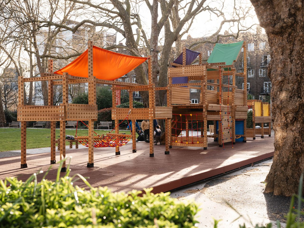 Play without borders: the modular playground designed for children in crisis