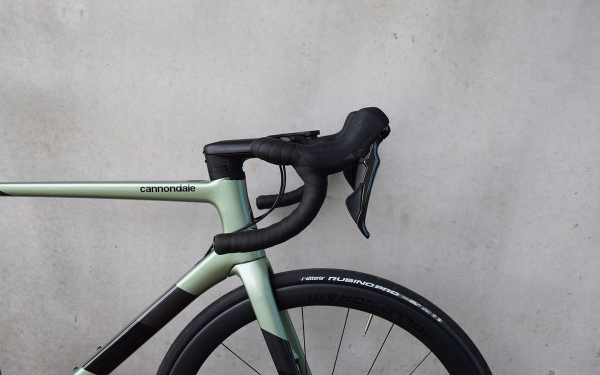 Retaining the low weight of the previous model, the new SuperSix is significantly more aerodynamic
