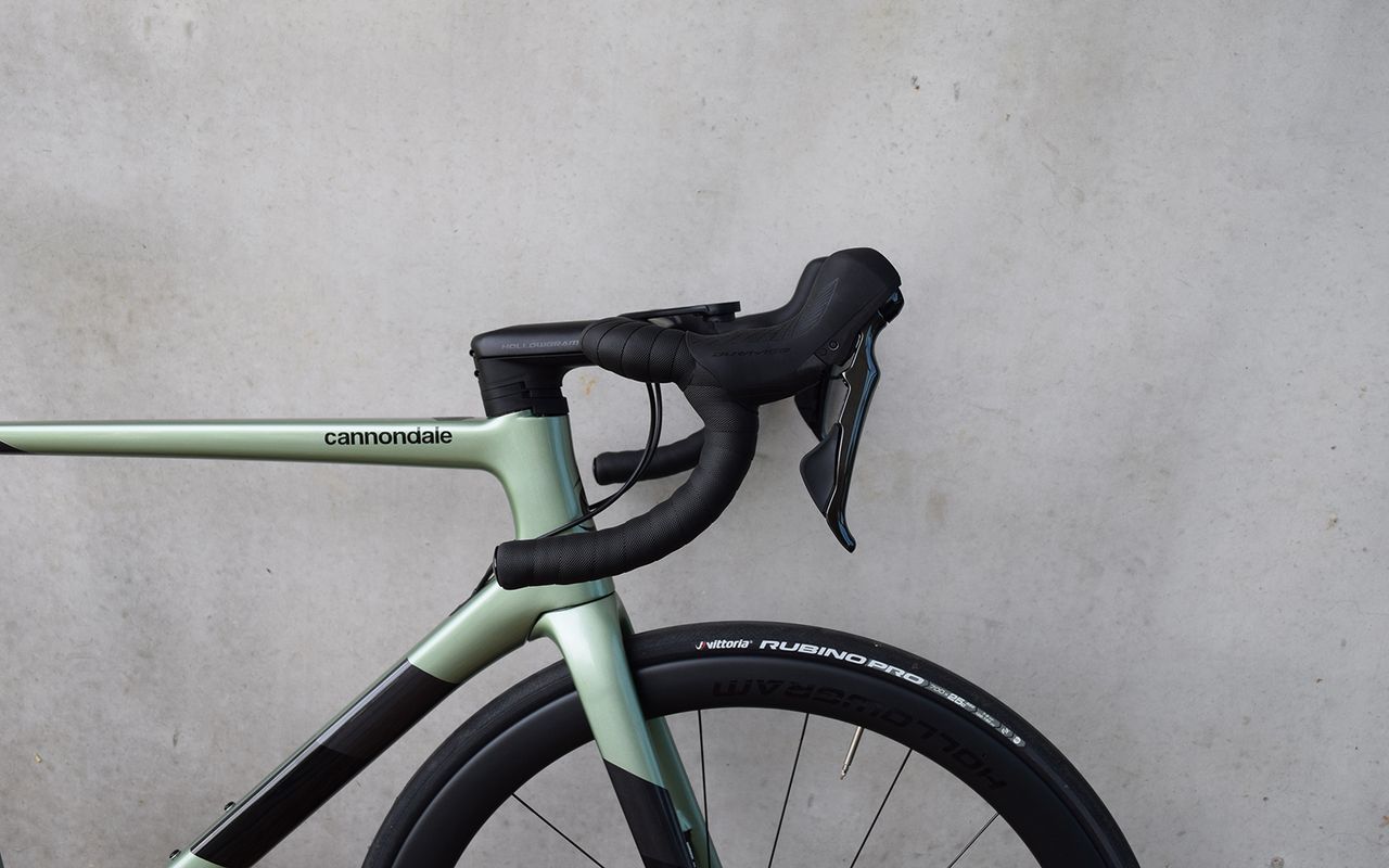 Retaining the low weight of the previous model, the new SuperSix is significantly more aerodynamic