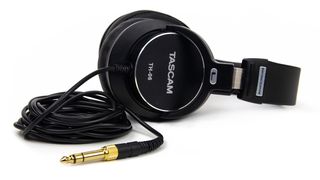Tascam TH-06 Bass XL headphones