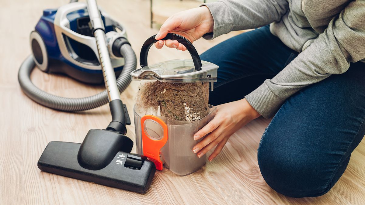 How to replace a vacuum cleaner filter