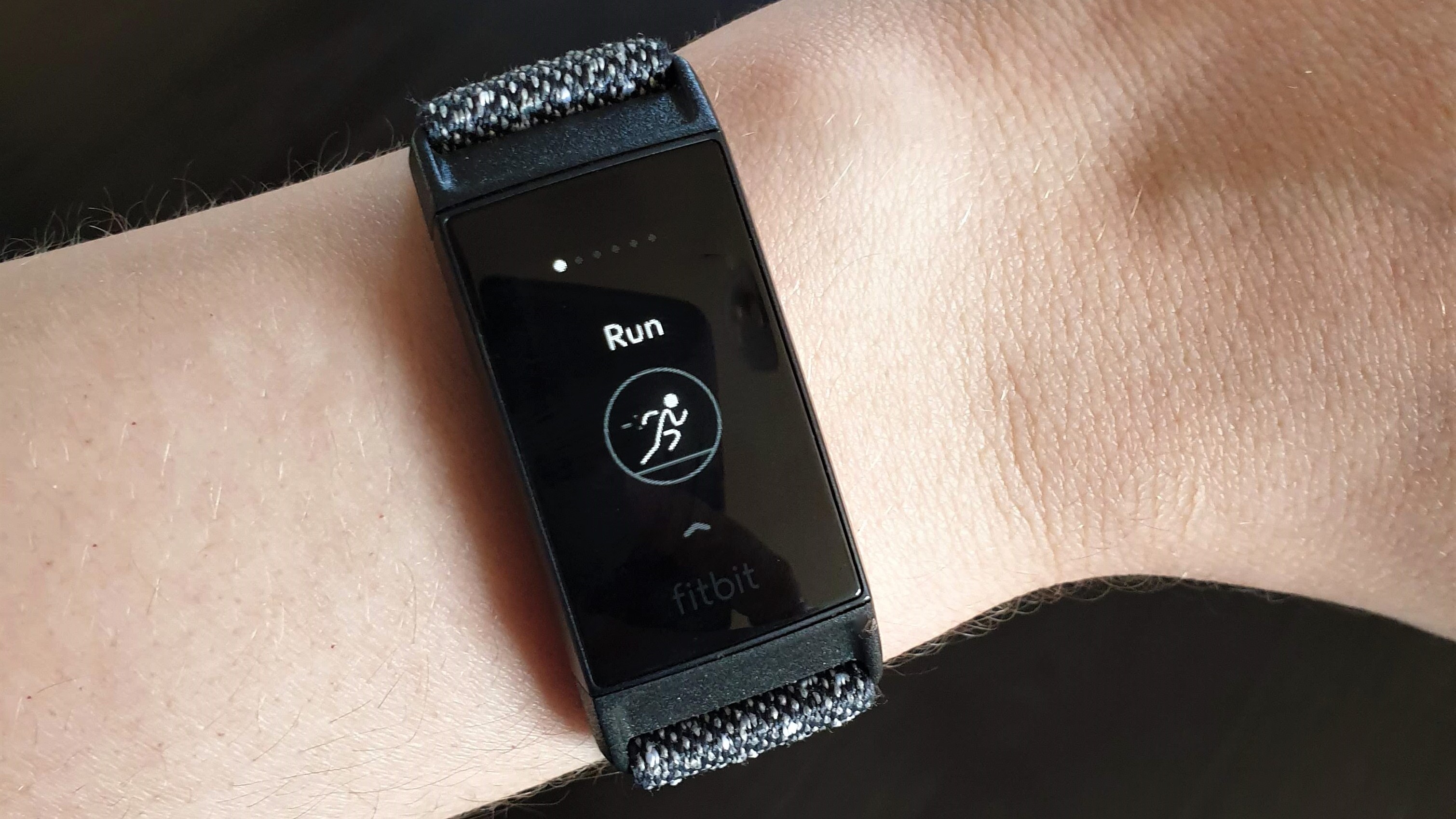Fitbit charge 4 reviews - joloblock