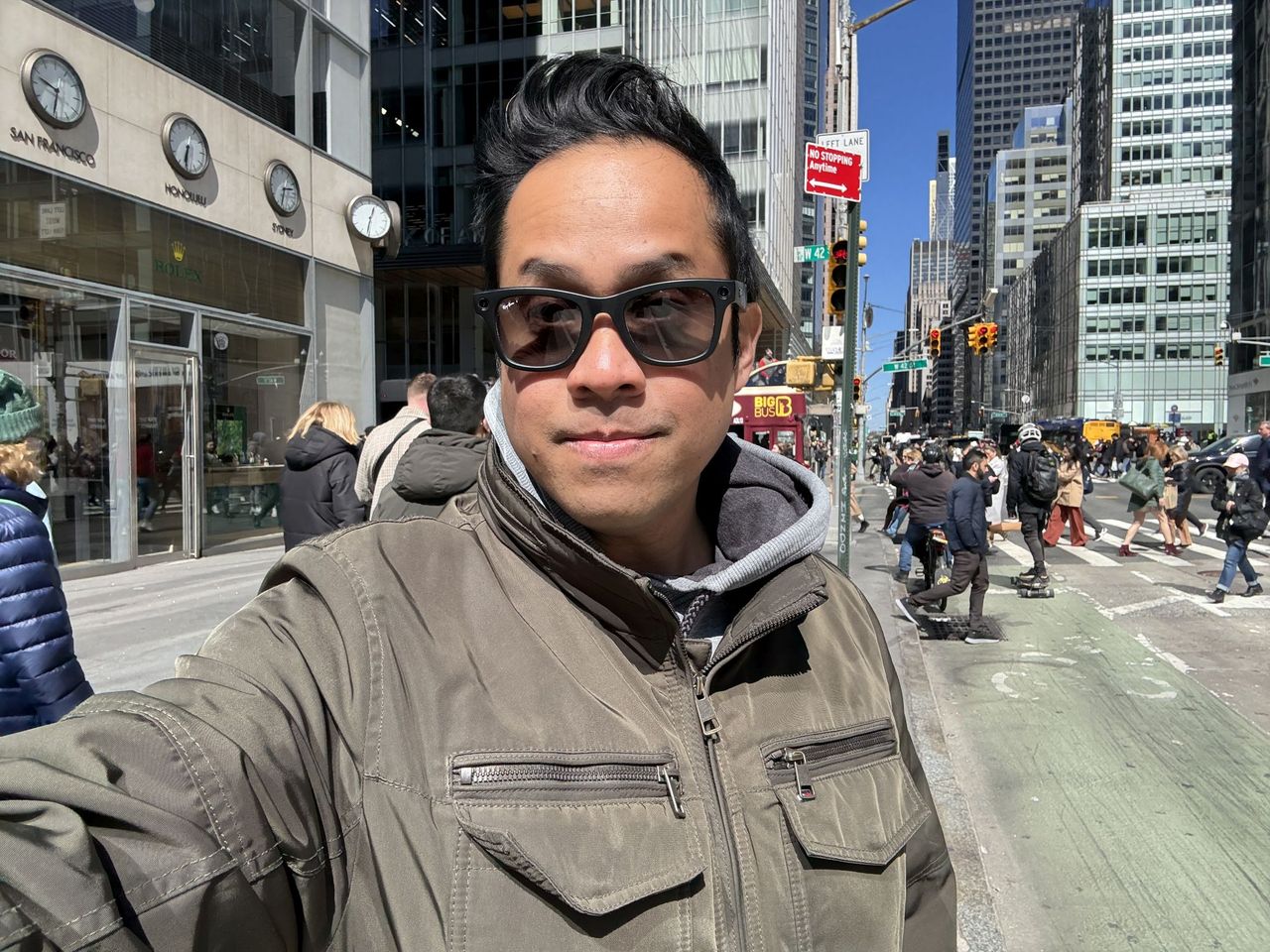 Apple iPhone 16e selfie sample.