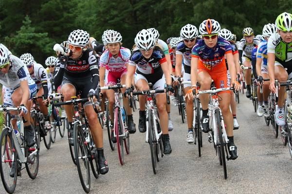 Content to keep the gap at around one minute, the bunch were not so keen to chase Pooley