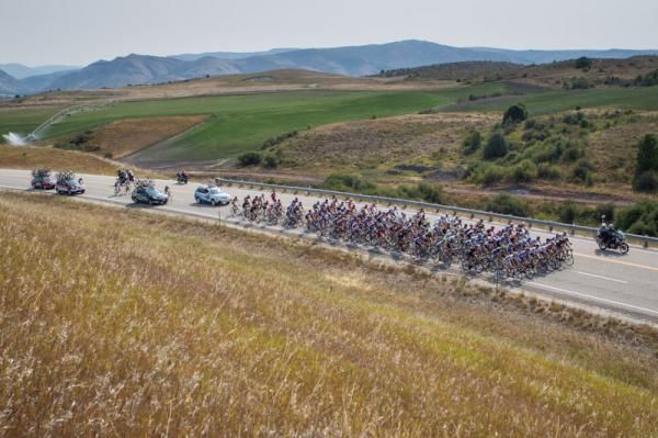 The bunch hits the base of the first KOM.