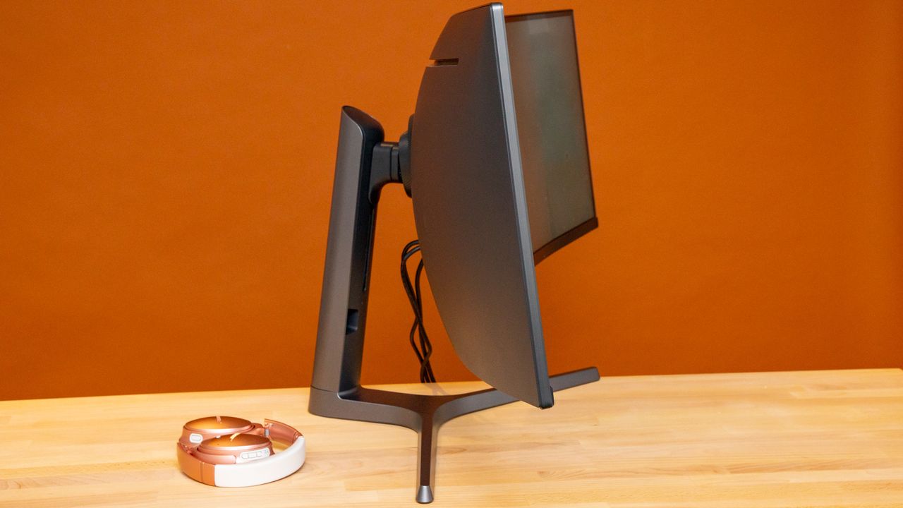 Samsung CRG9 display