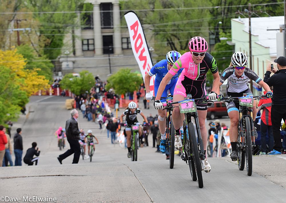 Rose Grant (NoTubes) creating a separation in the peloton