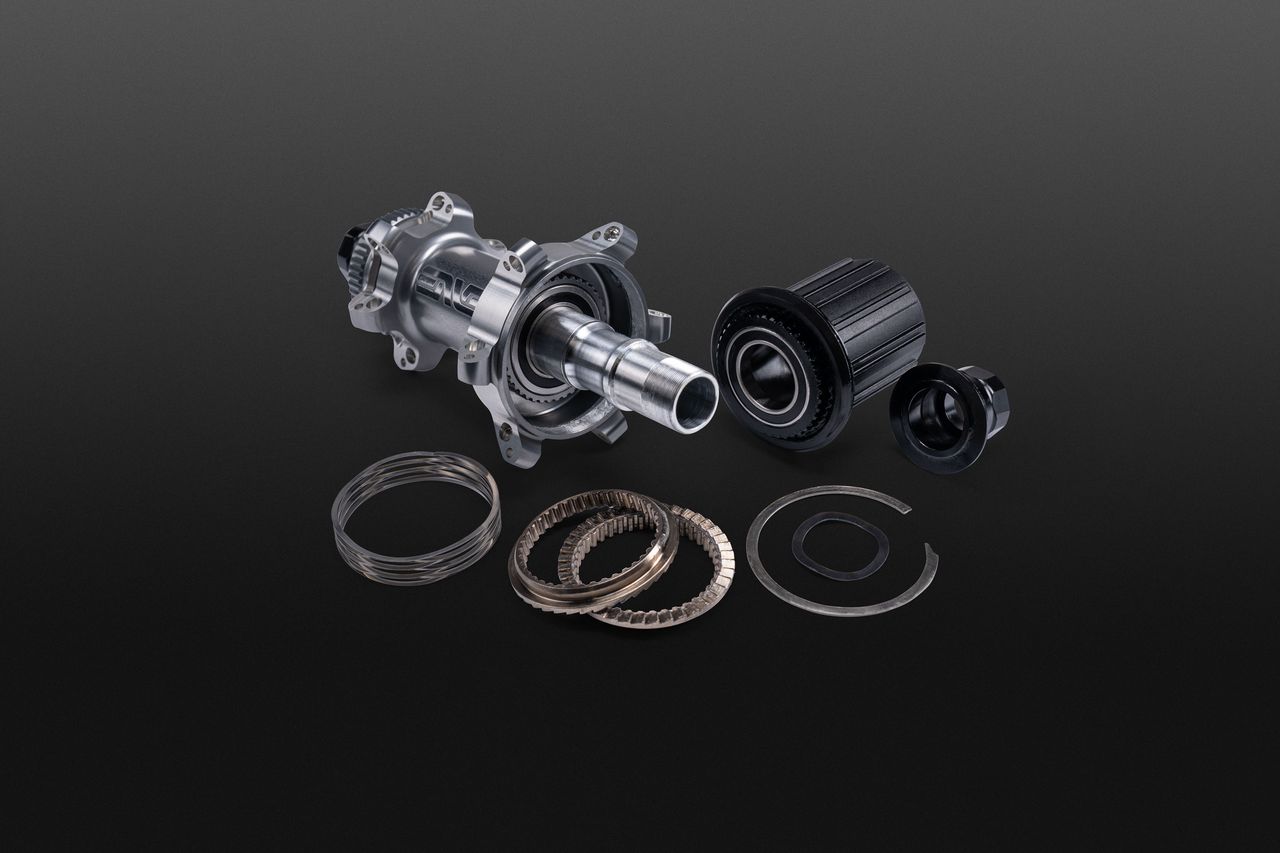An ENVE SES 4.5 Pro wheel hub