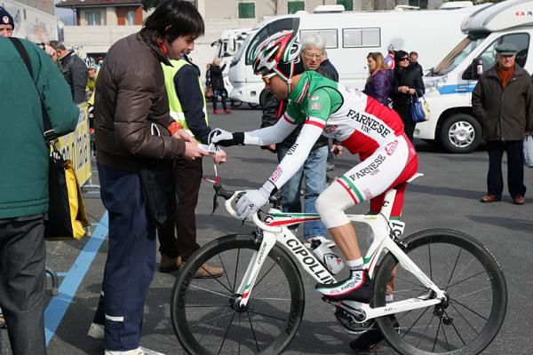 Giovanni Visconti signs an autograph for a fan.