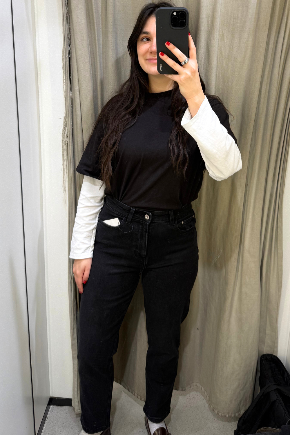 Sofia wearing black skinny jeans