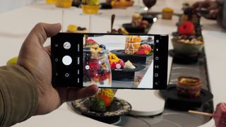 Samsung Galaxy S23 Ultra ejecutando la aplicación de la cámara
