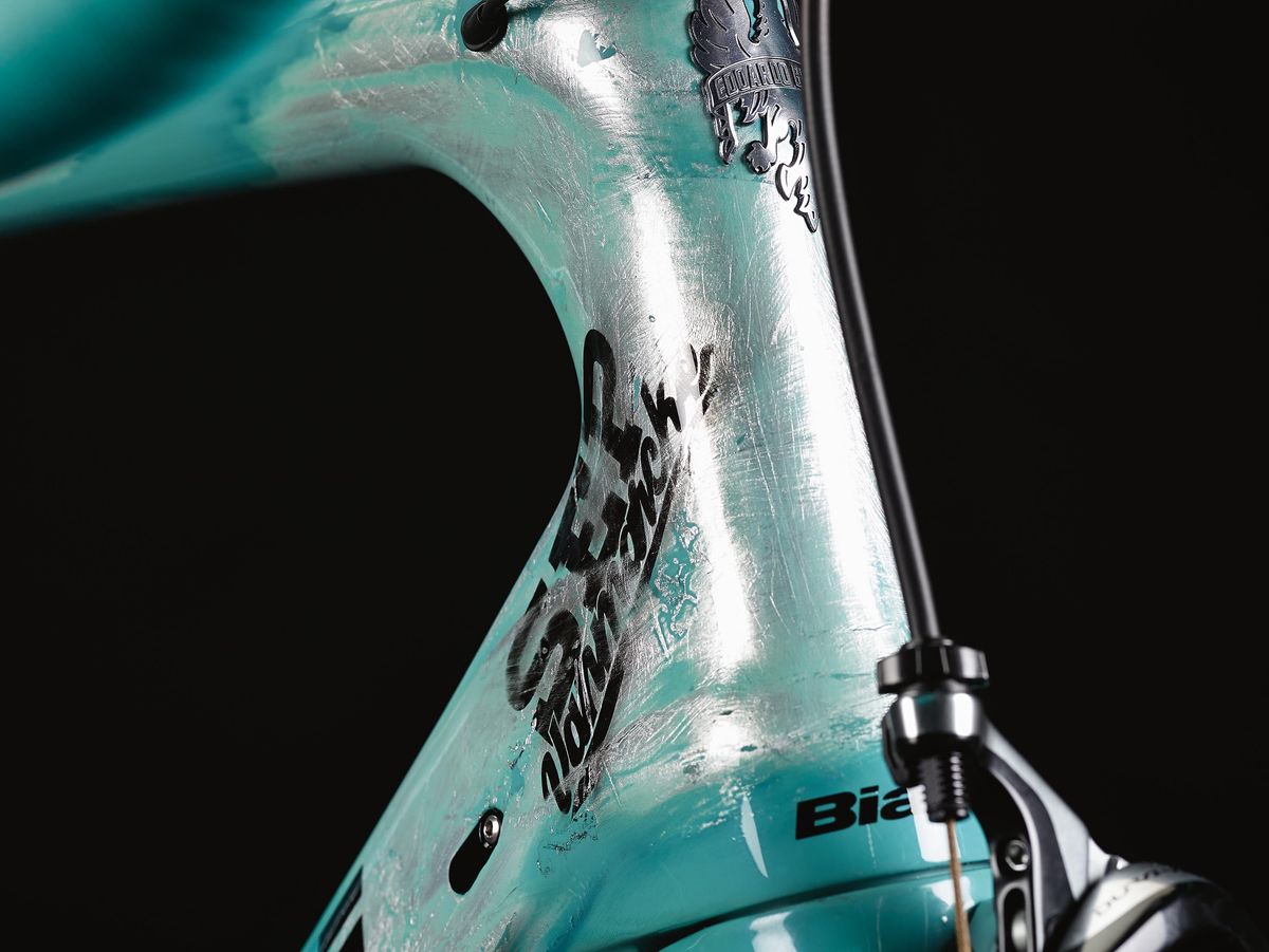 The brushed metal look on the head tube