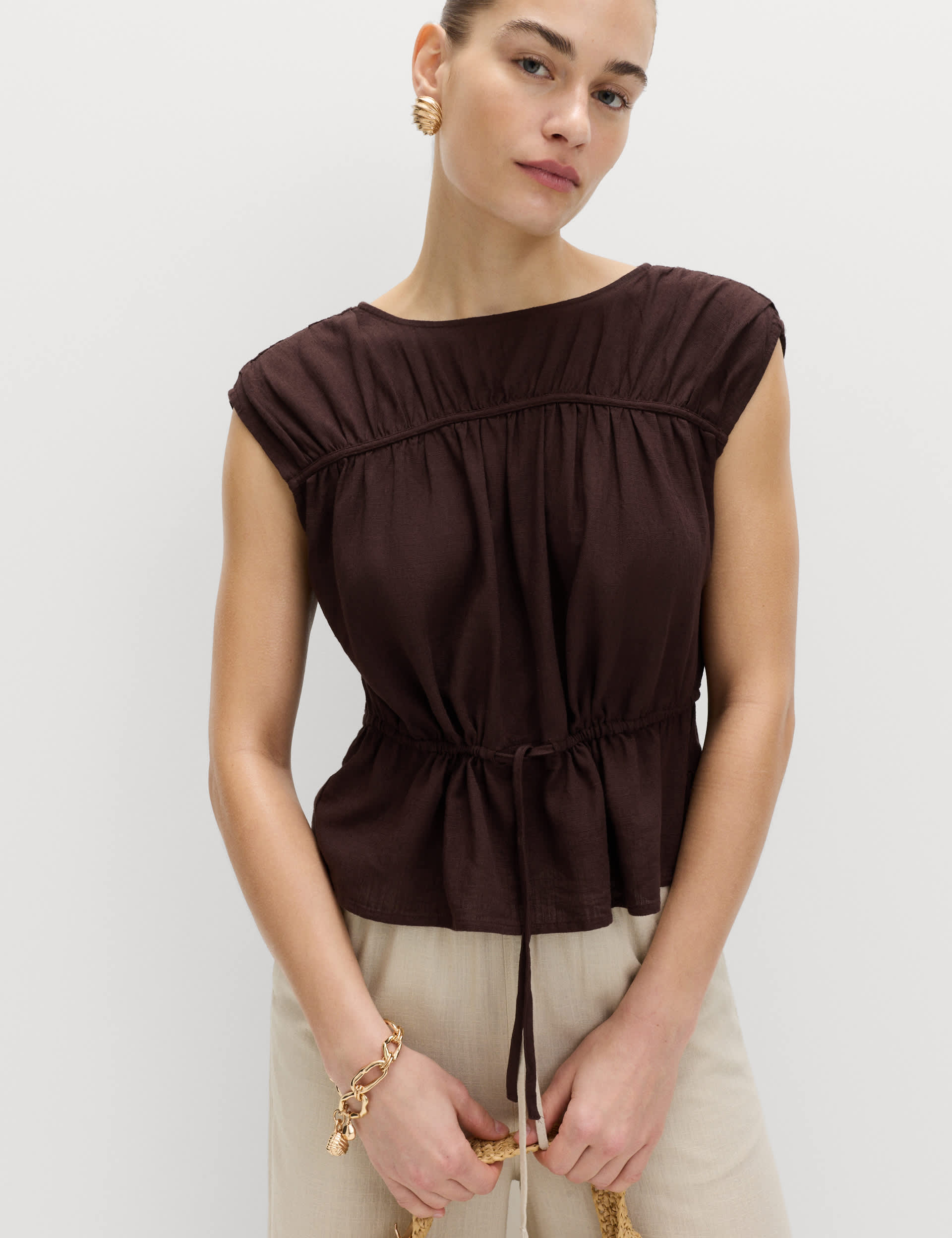 Ruched Scoop Neck Regular Fit Top With Linen
