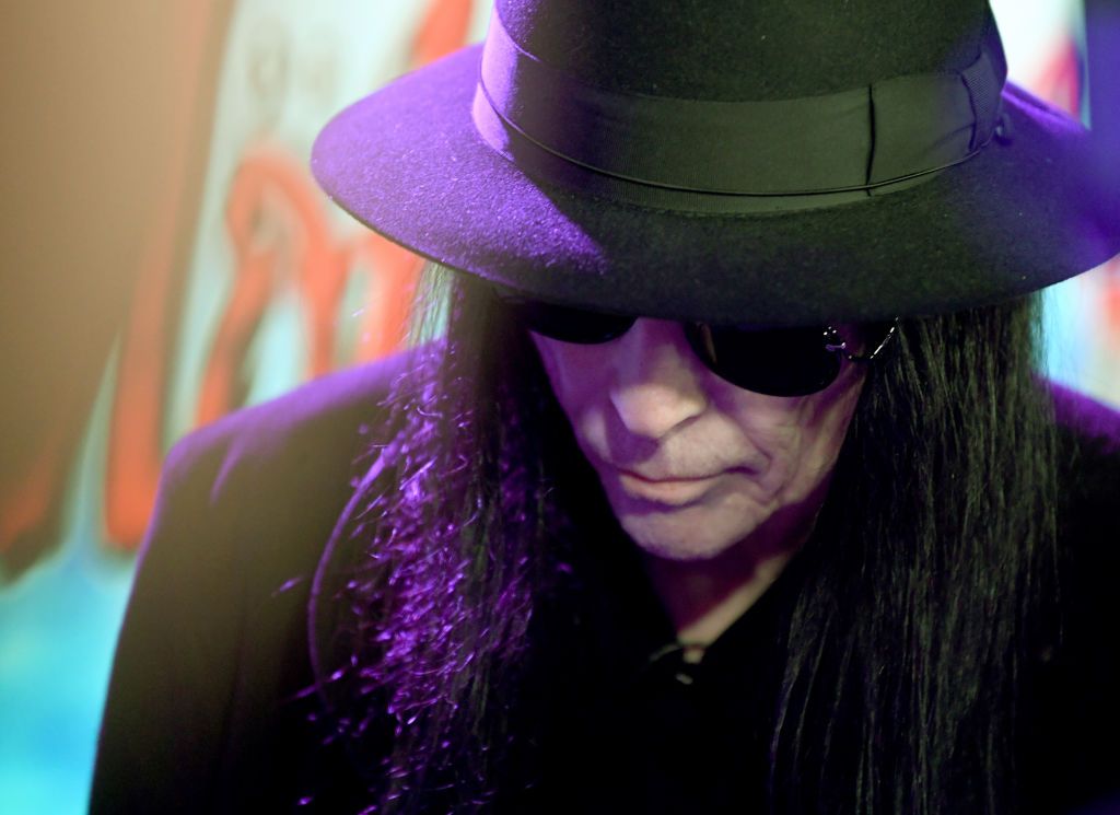 A picture of Mick Mars