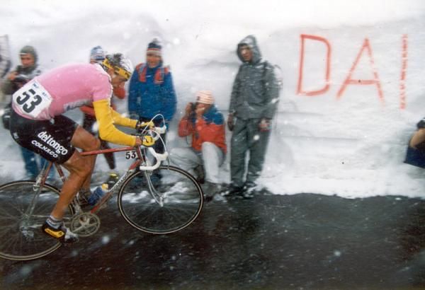 Giro leader Franco Chioccioli fights his way up the Gavia Pass, but would surrender the jersey to Andy Hampsten.