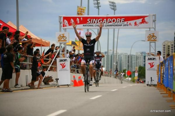 Lee Rodger (Team Fuji) wins the open category ahead of Darren Low (Team Cycleworx).