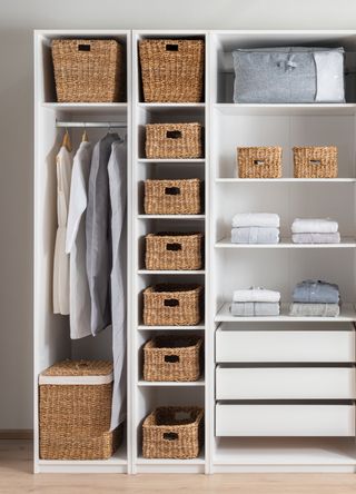 Compartments for shelves