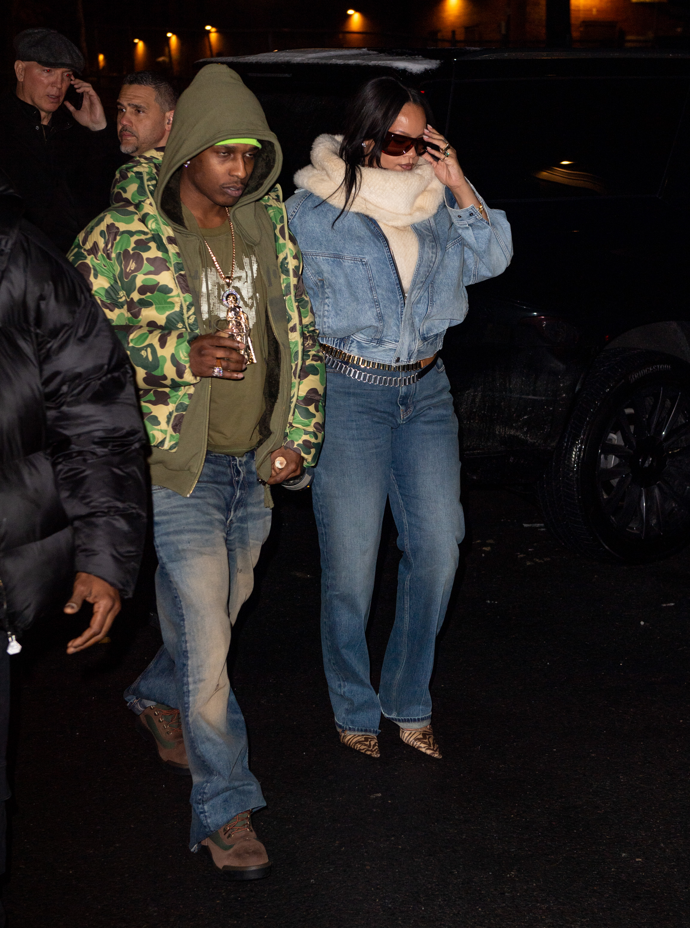 Rihanna wore baggy straight leg jeans in NYC