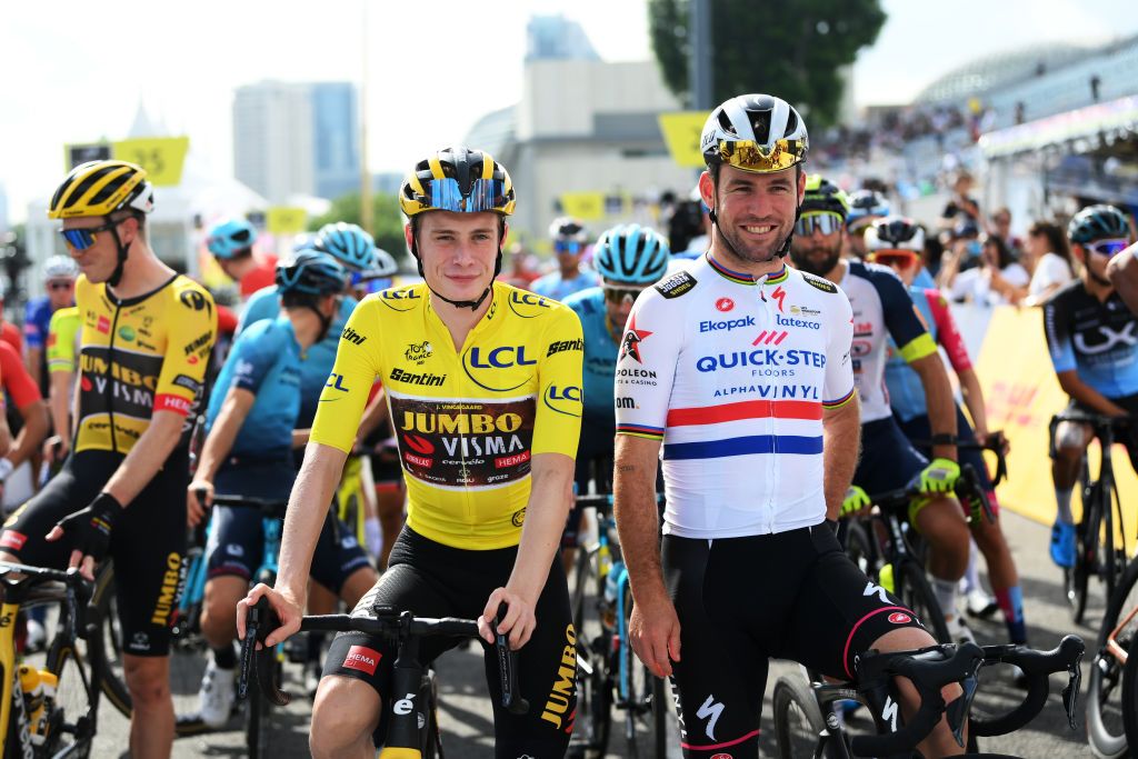 Jonas Vingegaard and Mark Cavendish before the Tour de France Singapore Criterium