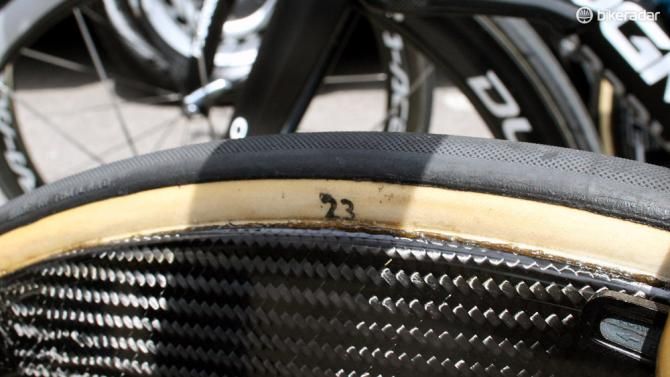 A 23mm FMB tubular graces the front wheel