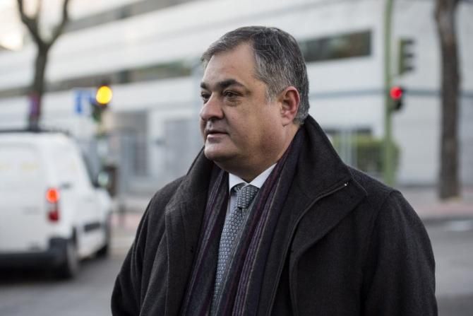 Manolo Saiz arrives for the Operacion Puerto trial
