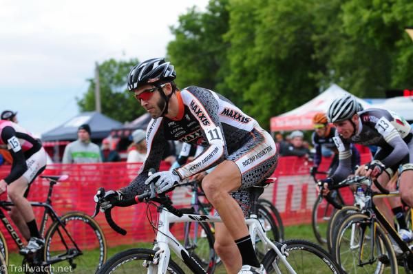 Geoff Kabush (Team Maxxis) getting off to a good start