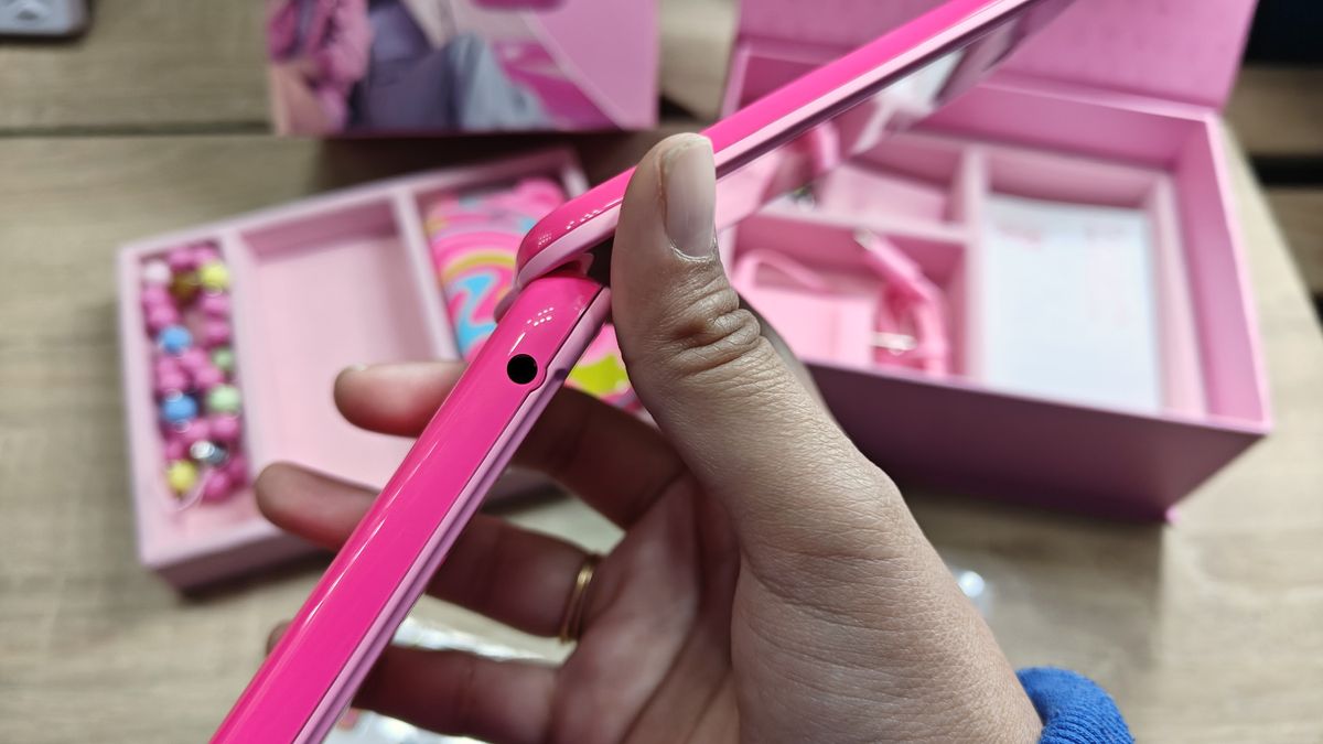 HMD Barbie Phone
