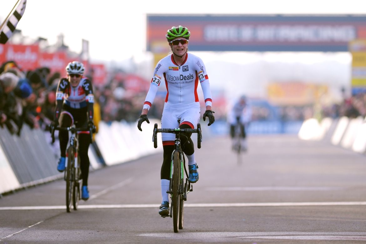 Marianne Vos (Waowdeals) wins in Zolder