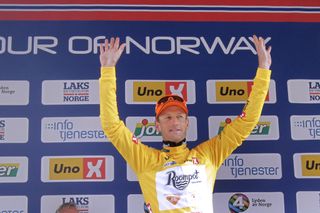The stage win sees Pieter Weening (Roompot Oranje Peloton) move into the yellow jersey