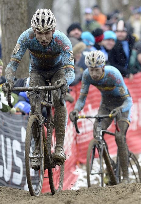 Sven Nys leads Belgian teammate Klaas Vantornout