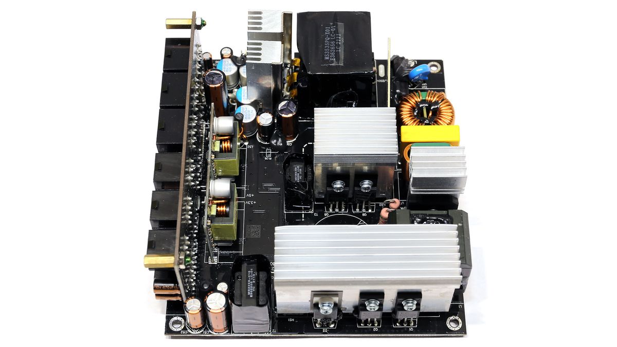 Gigabyte UD750GM