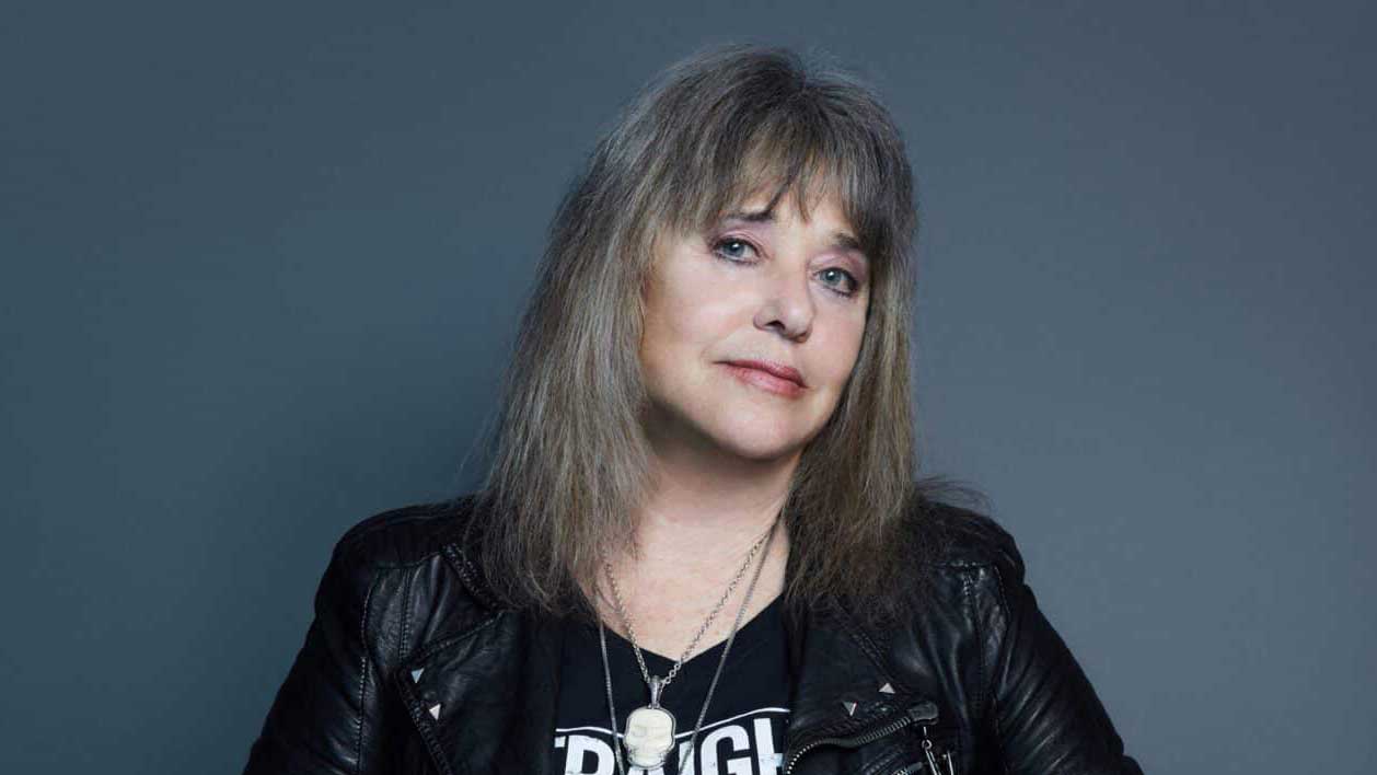 Suzi Quatro studio portrait