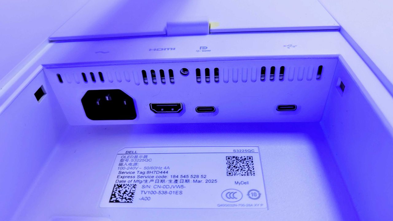 Image of the Dell 32 Plus 4K QD-OLED Monitor (S3225QC).
