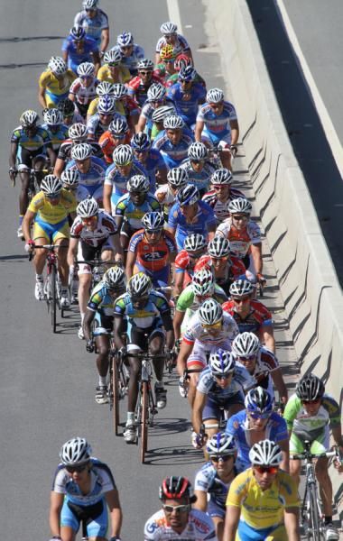 There were seveal splits in the peloton as riders found the going hard