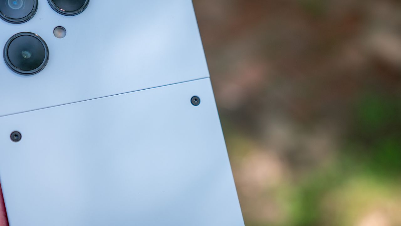 The screws on the back of the Fairphone 6, used to remove the plastic cover and easily replace components