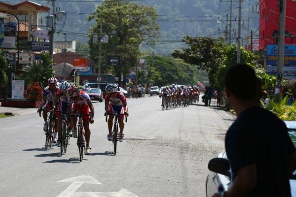 The peloton in hot pursuit of a smaller group on the road