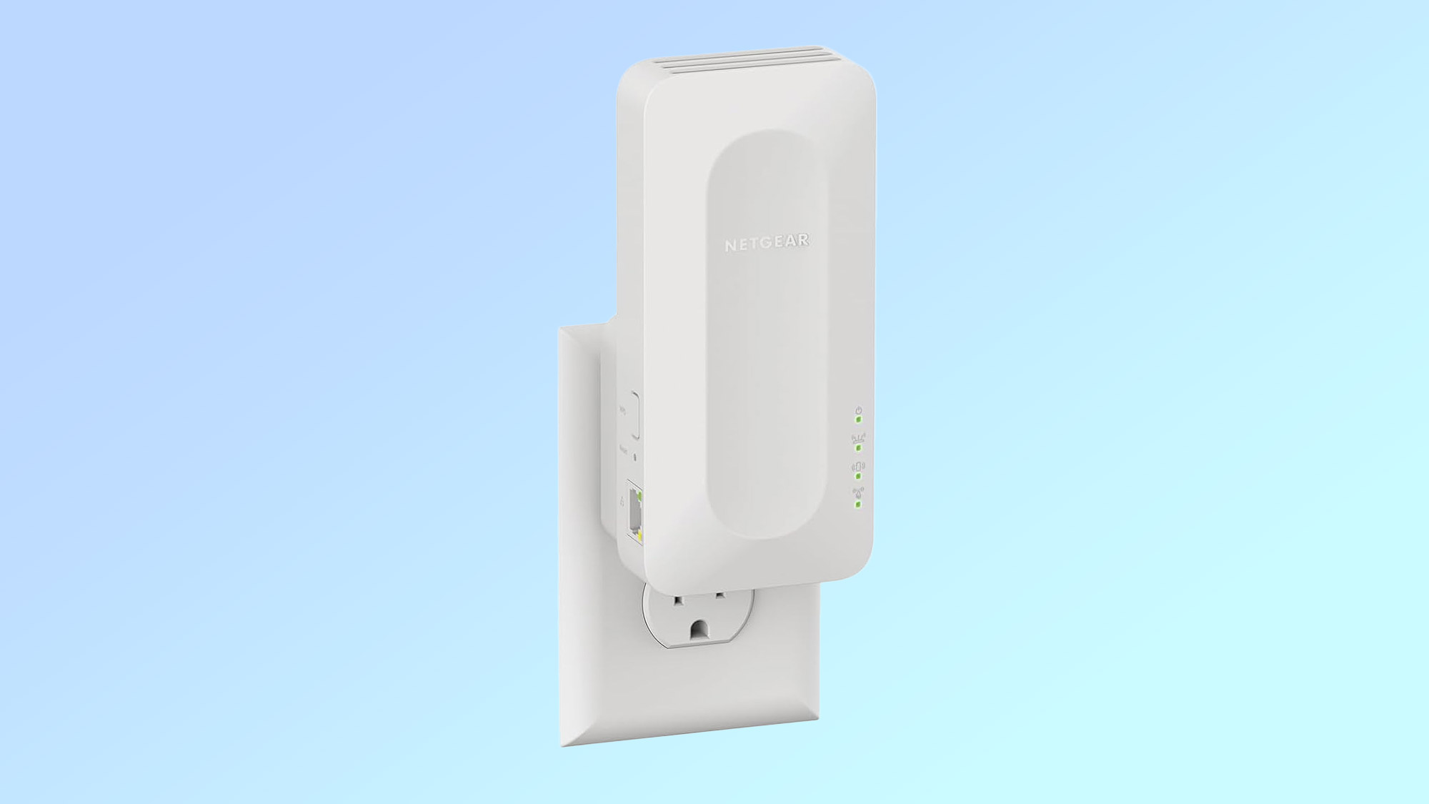 Netgear EAX17 wifi extender plugged in