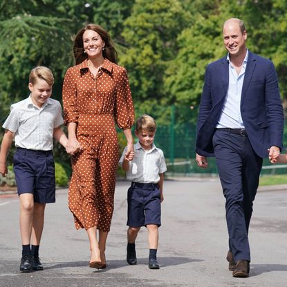 Britain's Prince George of Cambridge, Britain's Catherine, Duchess of Cambridge, Britain's Prince Louis of Cambridge, Britain's Prince William, Duke of Cambridge, and Britain's Princess Charlotte of Cambridge arrive for a settling in afternoon at Lambrook School, near Ascot in Berkshire on September 7, 2022 on the eve of their first school day