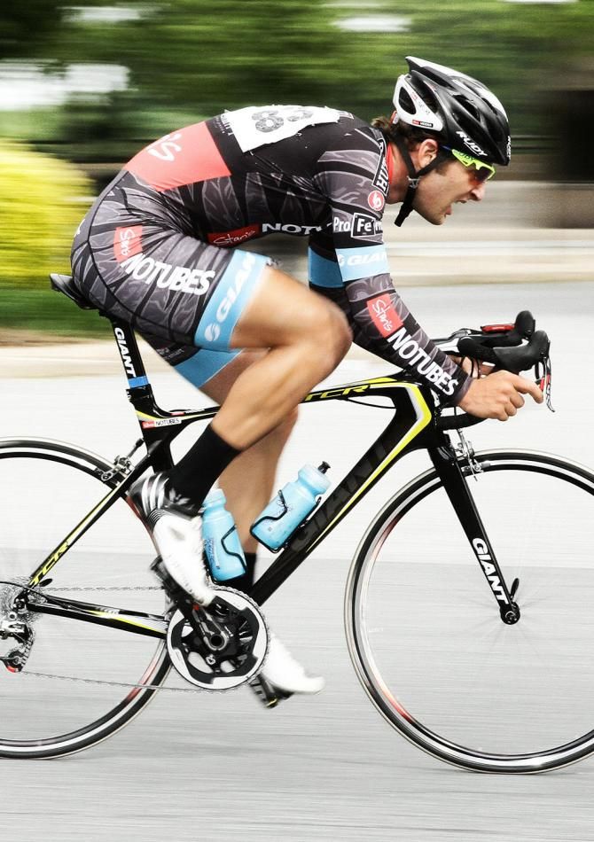 Matt Moosa (Stan&rsquo;s NoTubes p/b Proferrin) bridges up to the lead break
