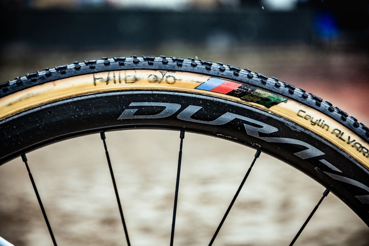 Ceylin del Carmen Alvarado's Canyon Inflite CF SLX cyclo cross bike
