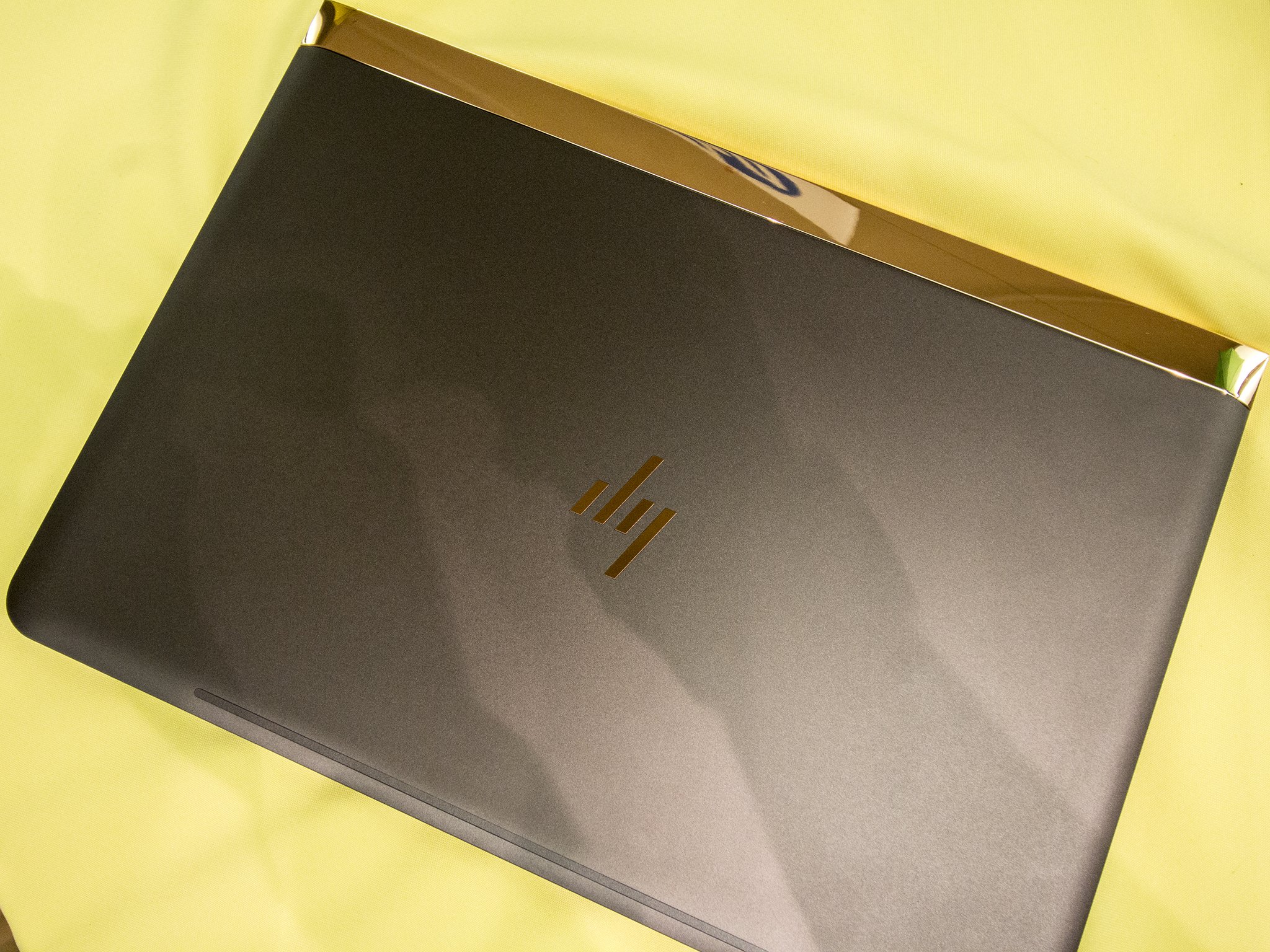 HP Spectre top closed