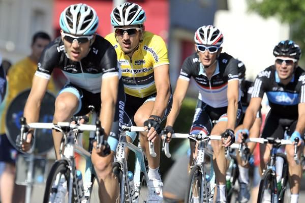 Race leader Fabian Cancellara is safely positioned amongst his Leoard Trek teammates.