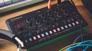 Roland S-1 Tweak Synthesizer