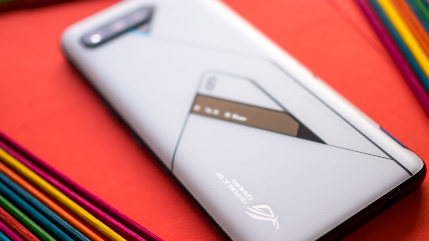 Design traseiro do ASUS ROG Phone 5