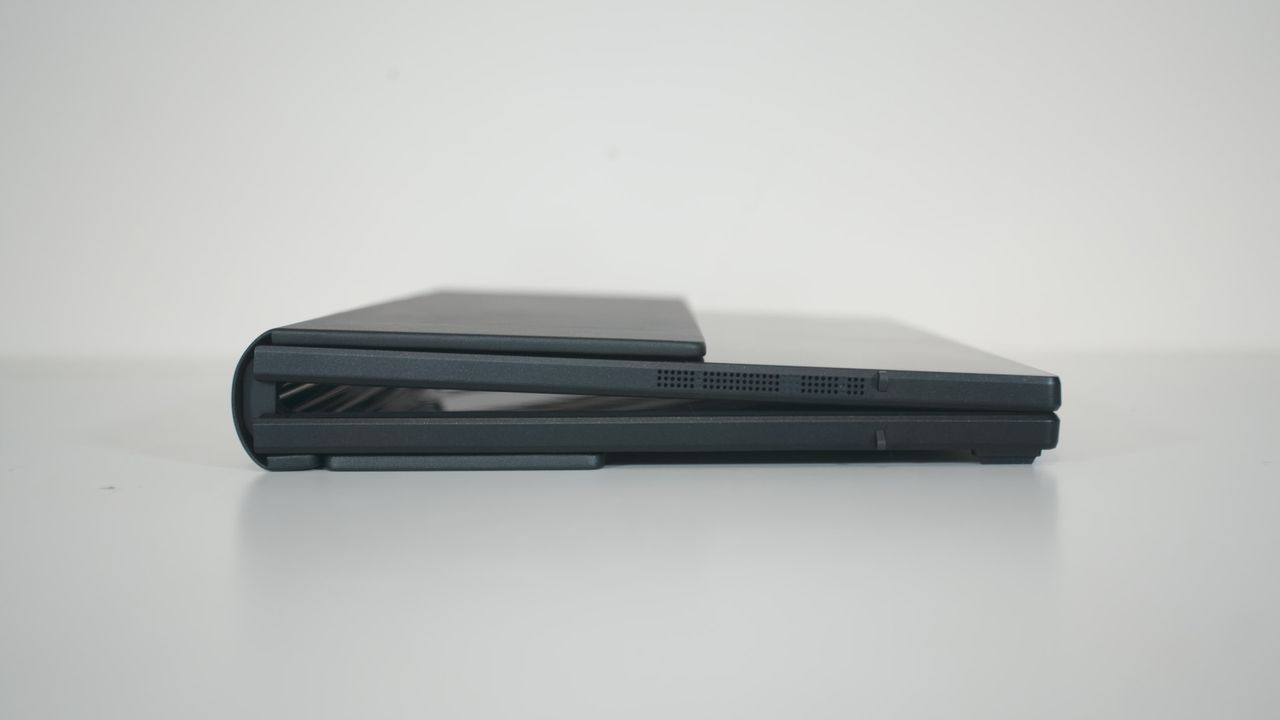 ASUS Zenbook 17 Fold (UX9702)