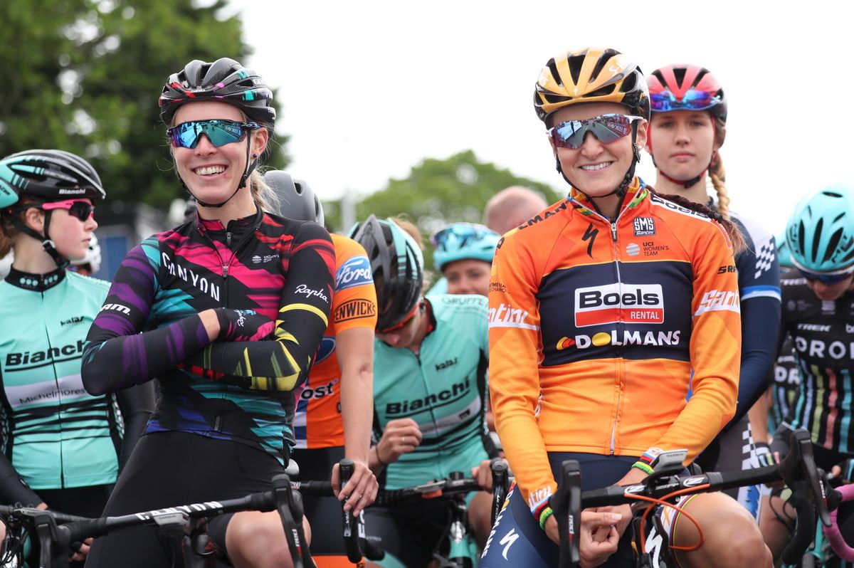 Smiles from Hannah Barnes and Lizzie Deignan