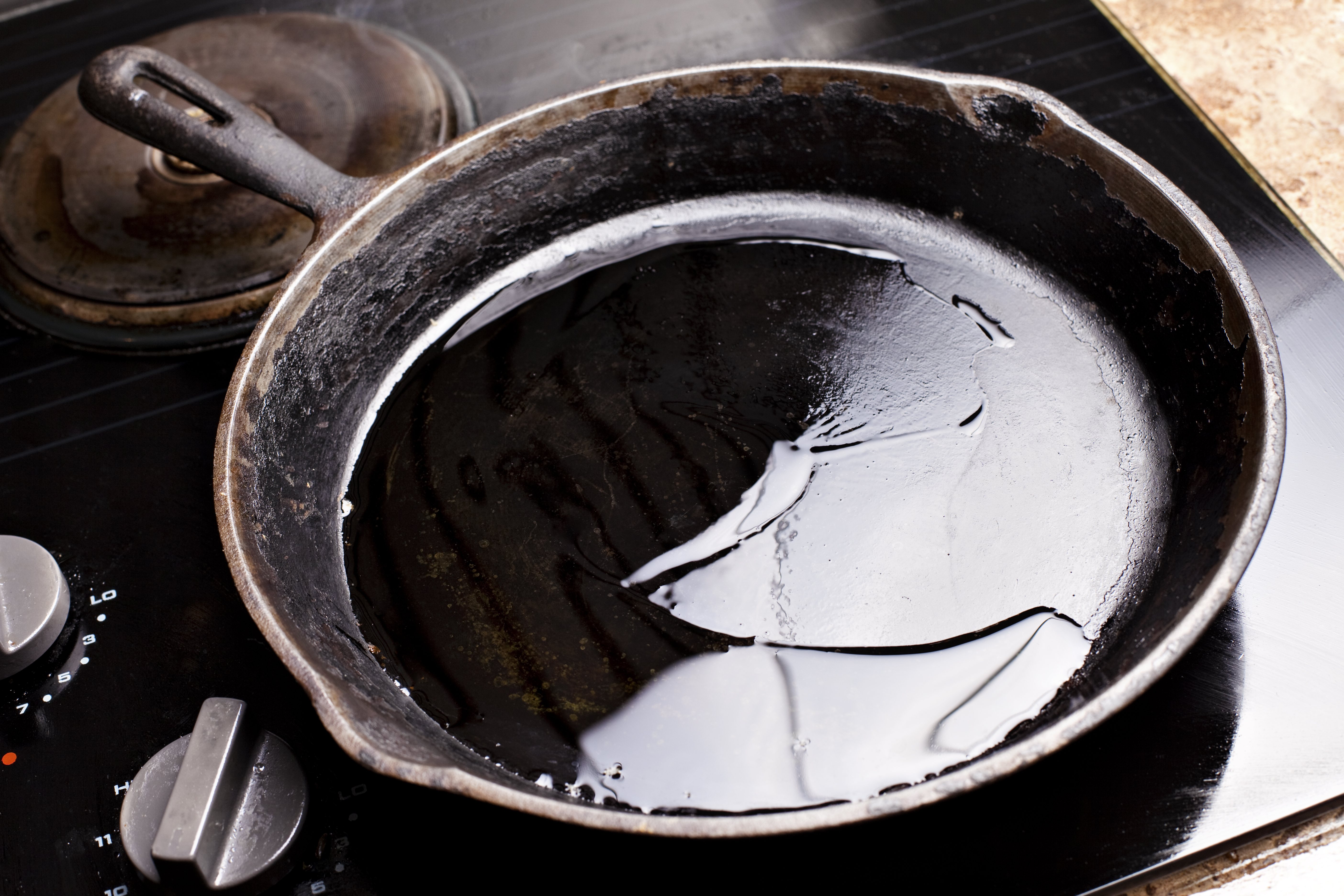 Cast iron pan